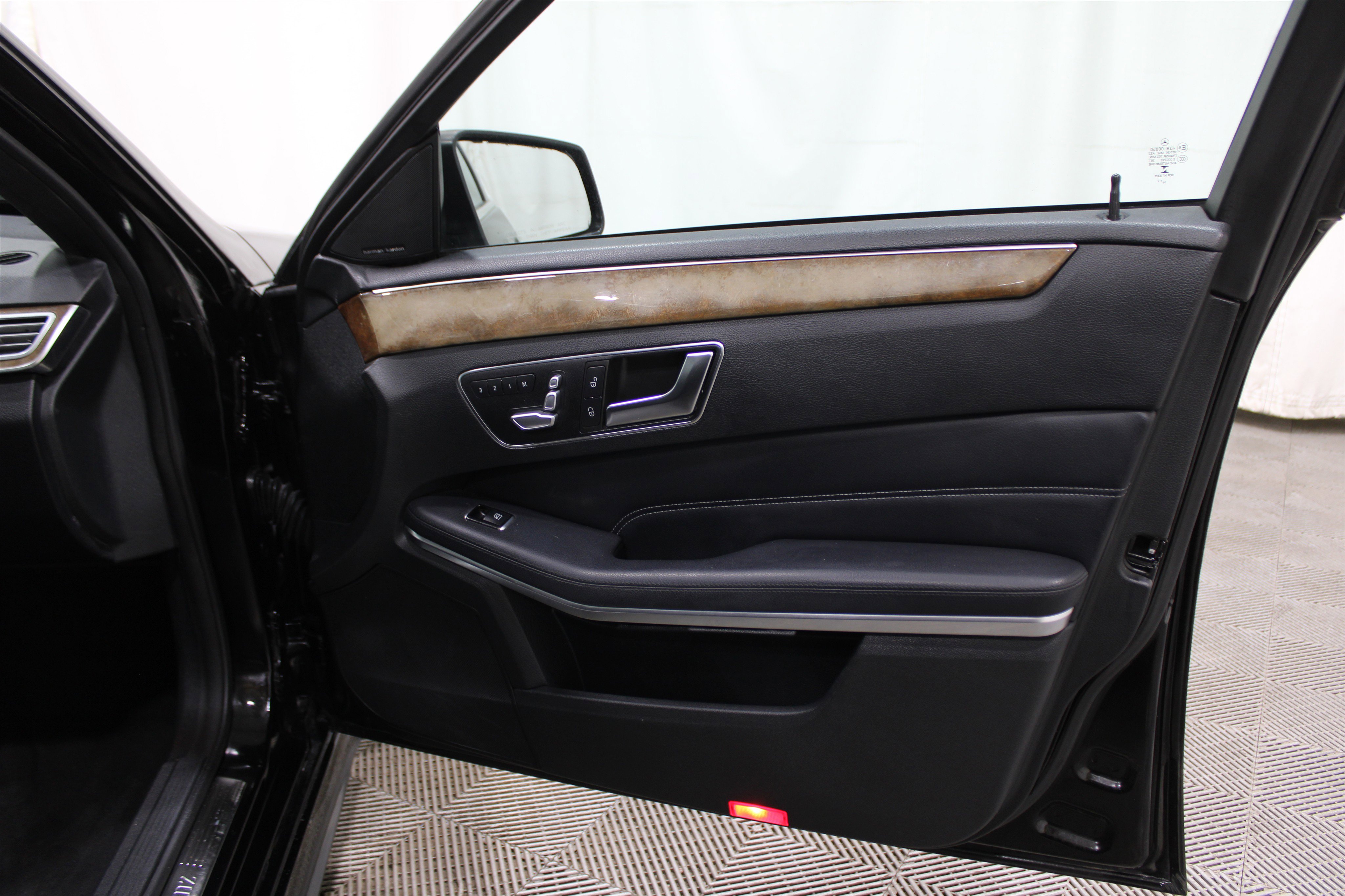 Used 2015 Mercedes-Benz E 350 4MATIC Sedan image 26