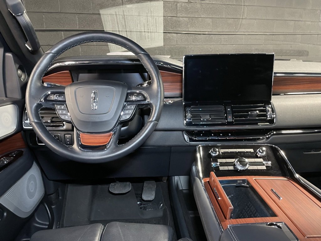 Used 2024 Lincoln Navigator Reserve image 31