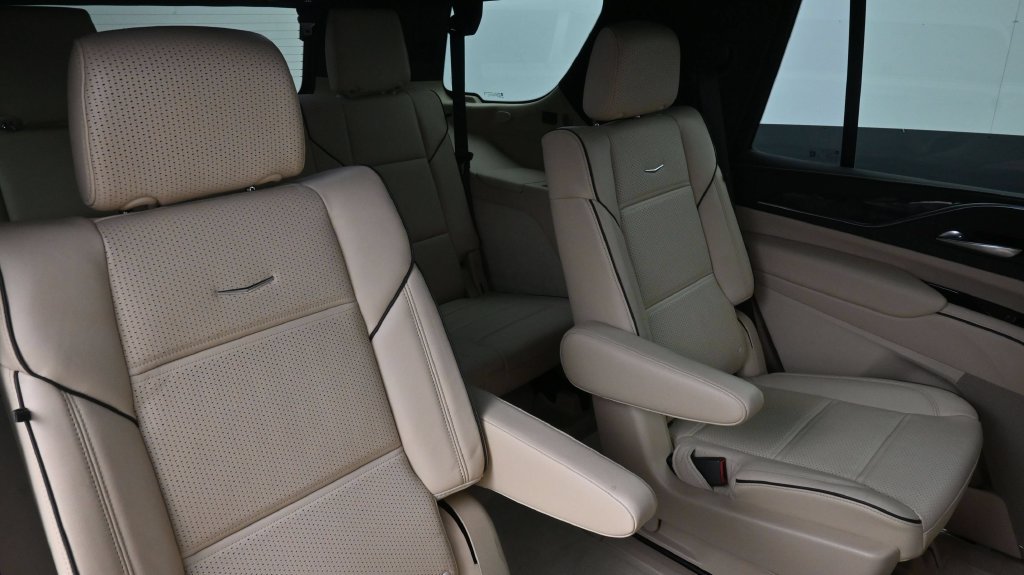 Used 2023 Cadillac Escalade Premium Luxury RWD image 11
