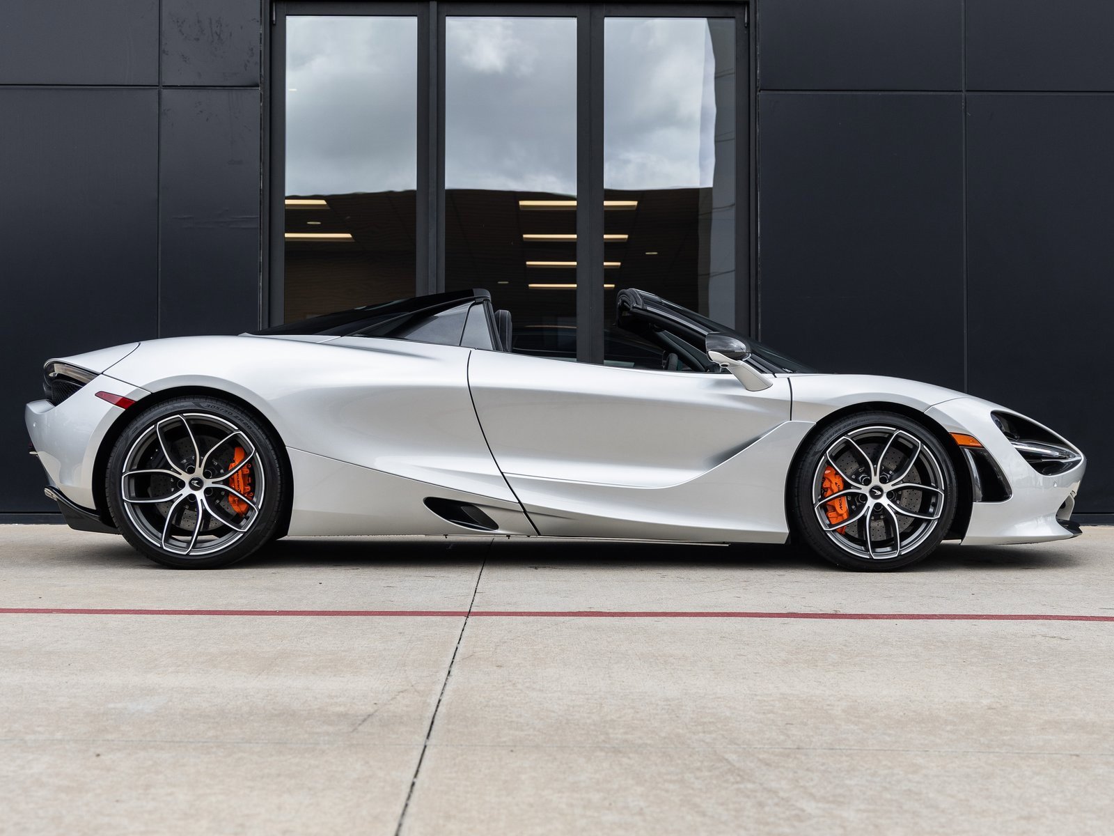 Used 2020 McLaren 720S Spider image 12