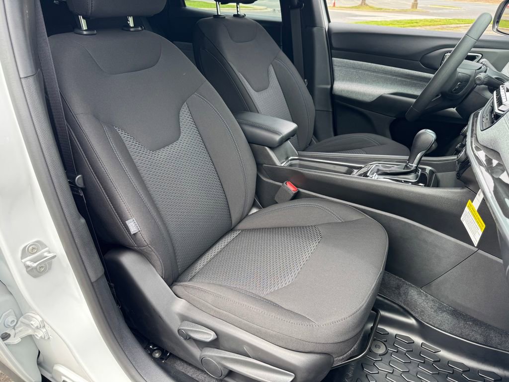 New 2025 Jeep Compass Sport image 15