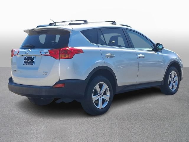 Used 2015 Toyota RAV4 XLE AWD/4WD image 4