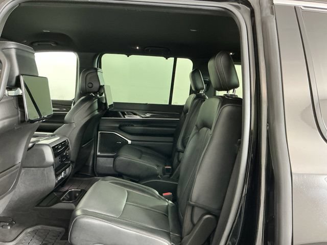 Used 2022 Jeep Wagoneer Series III w/ Rear Seat Entertainment Group AWD/4WD image 28