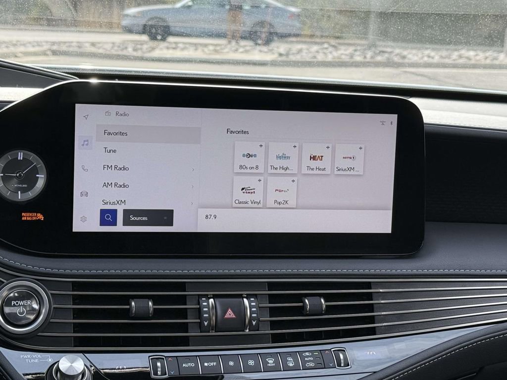 Used 2023 Lexus LS 500h AWD w/ Luxury Package image 10