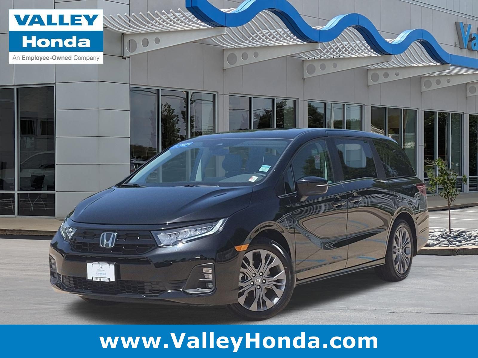 Certified 2025 Honda Odyssey Touring image 1