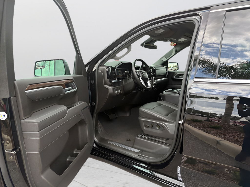 Used 2026 GMC Sierra 1500 SLT AWD/4WD image 12