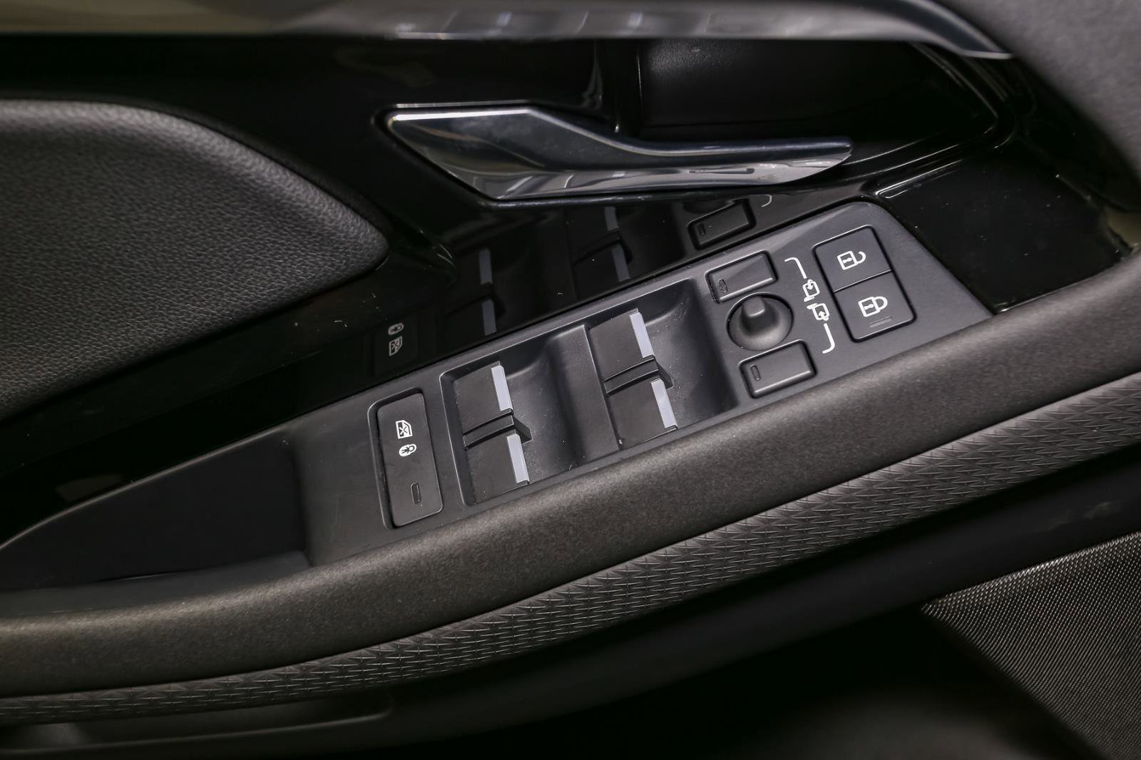 Used 2023 Land Rover Range Rover Evoque S image 45