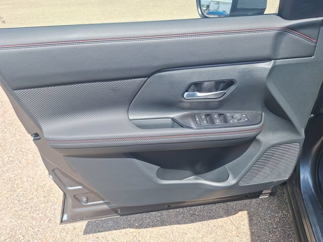 Certified 2025 Nissan Kicks SR FWD image 11