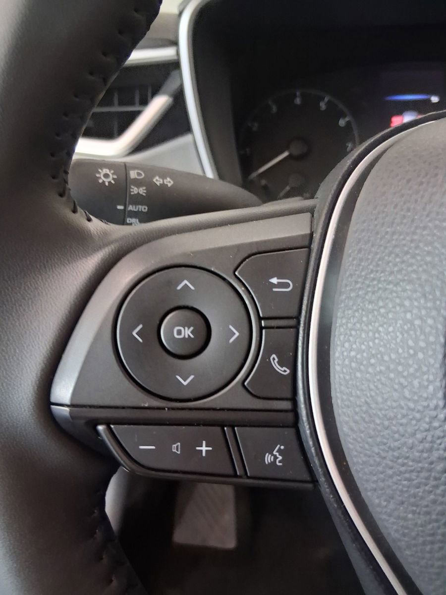 Used 2025 Toyota Corolla SE w/ SE Package image 17