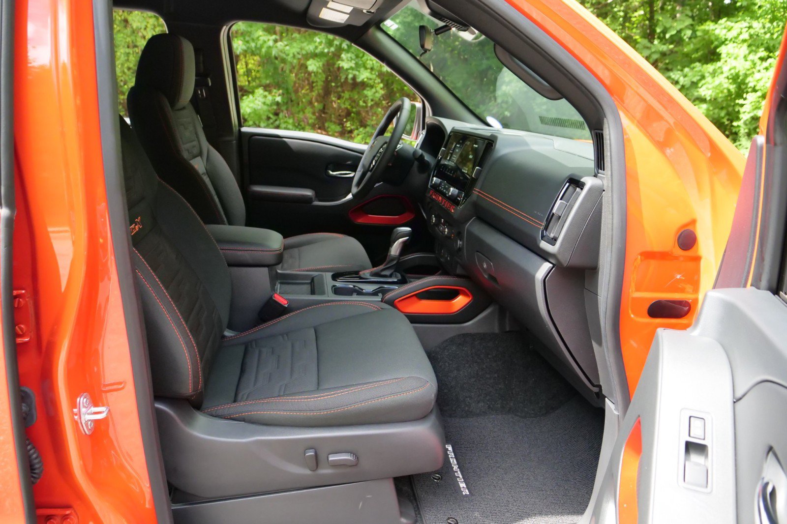 Used 2025 Nissan Frontier Pro-X RWD image 36