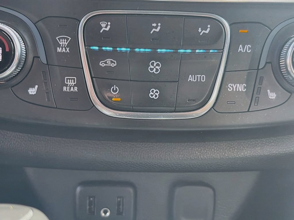 Used 2019 Chevrolet Traverse LT w/ LT Premium Package FWD image 21