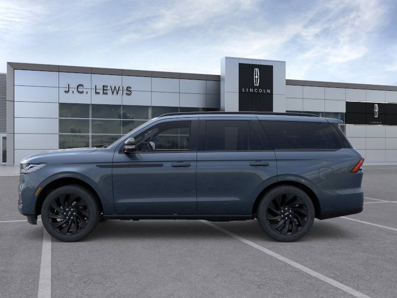 New 2026 Lincoln Navigator Reserve w/ Jet Appearance Package image 4
