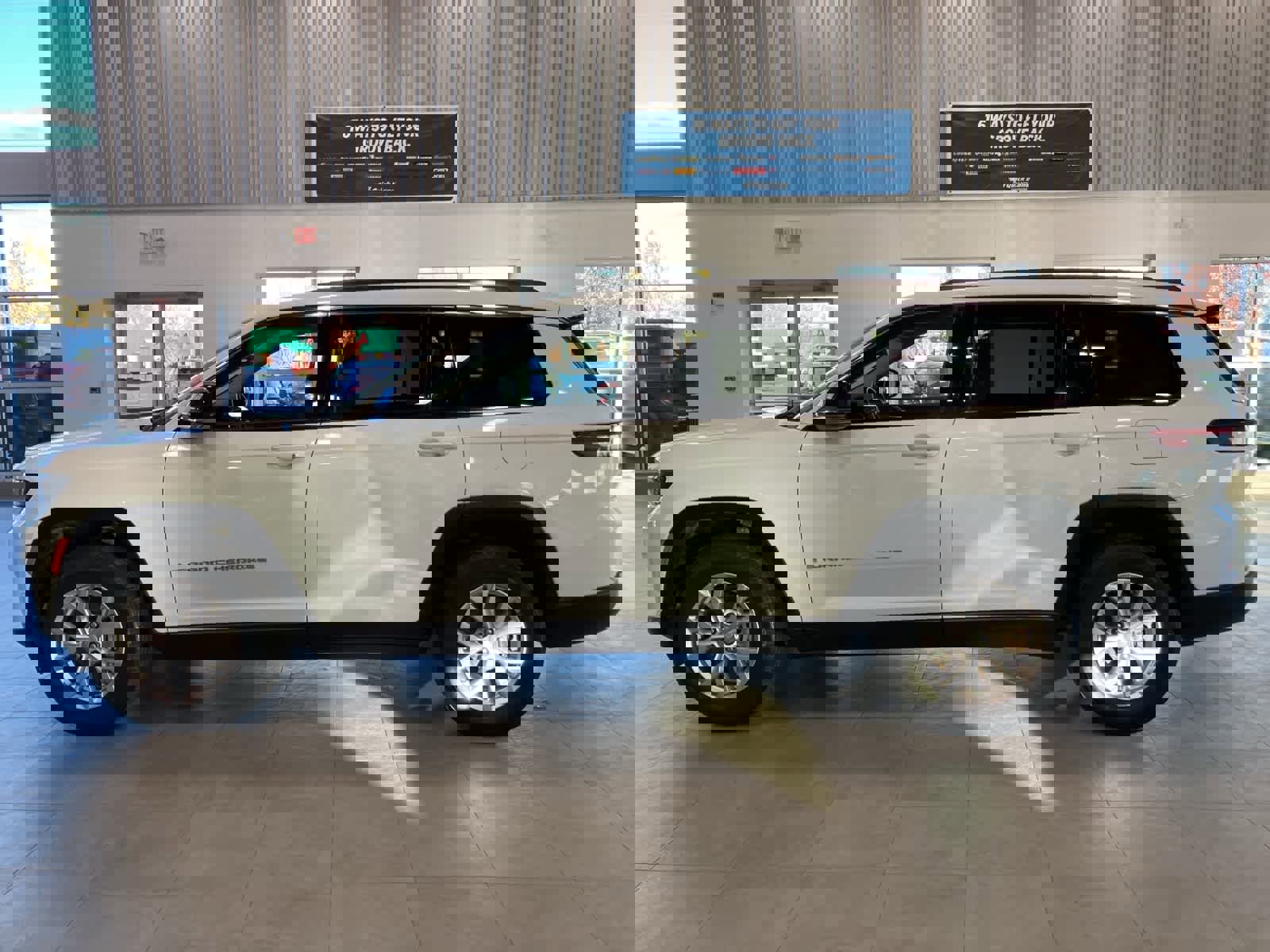 Used 2022 Jeep Grand Cherokee L Limited w/ Luxury Tech Group II image 8