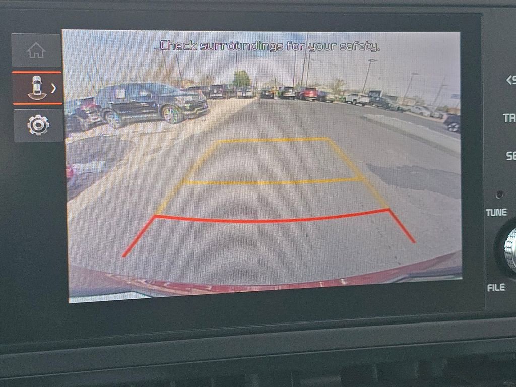 Used 2024 Kia Carnival LX image 3