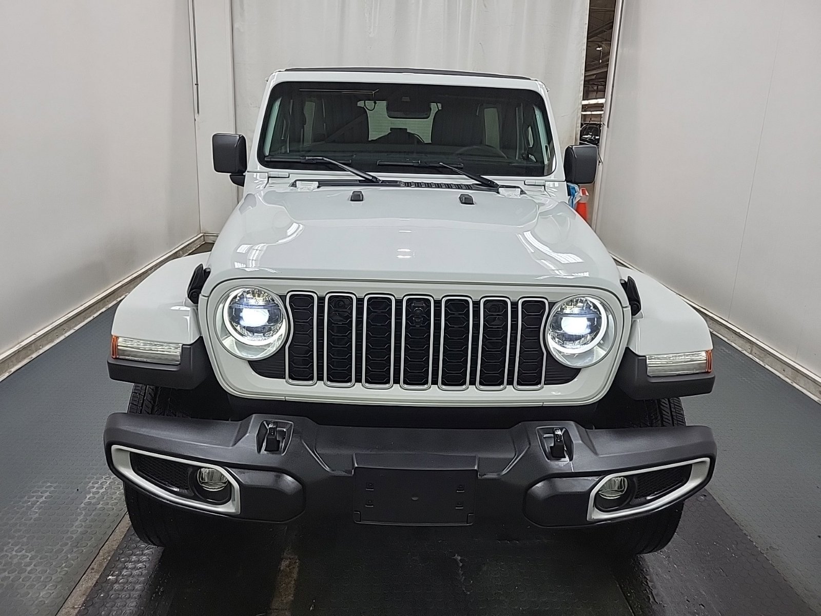 Used 2024 Jeep Wrangler Unlimited Sahara w/ Technology Group AWD/4WD image 7