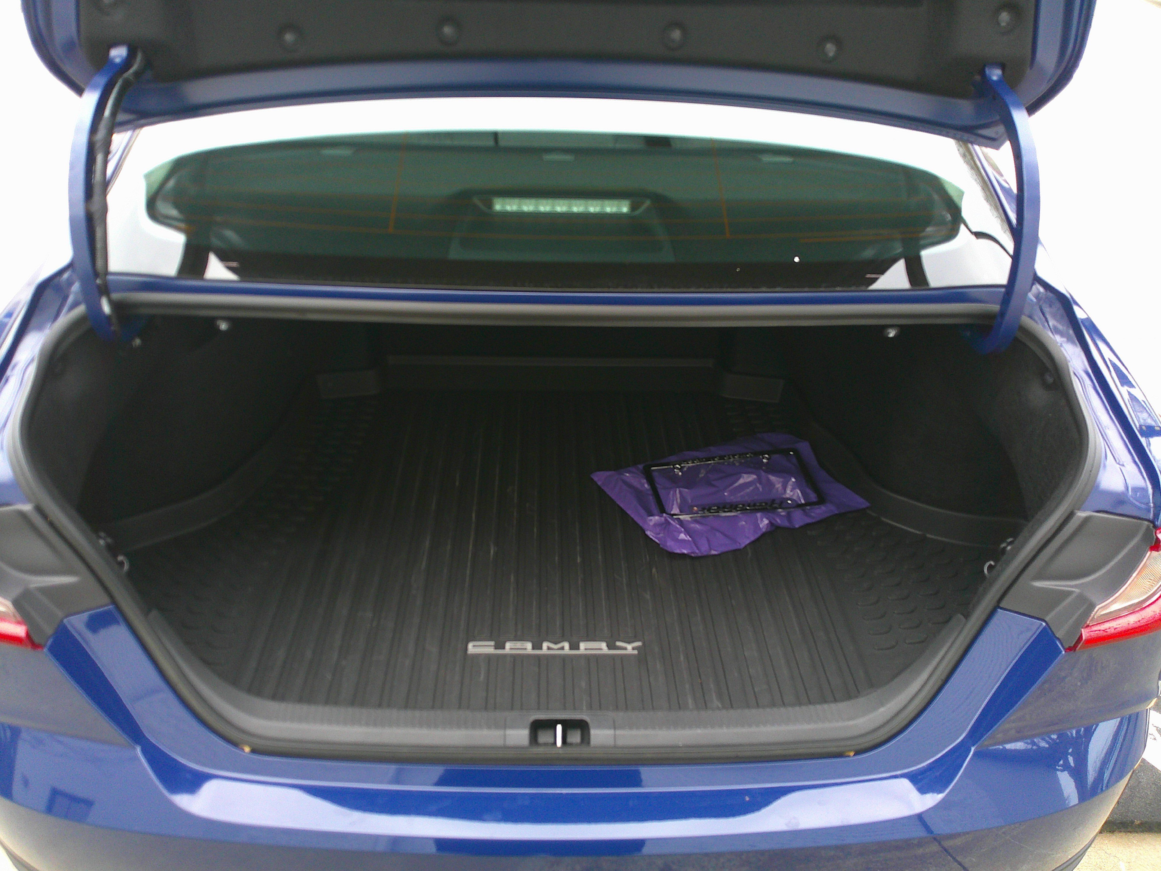 Used 2025 Toyota Camry LE image 32