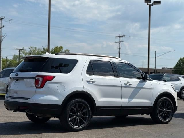 Used 2018 Ford Explorer XLT w/ XLT Appearance Package AWD/4WD image 40