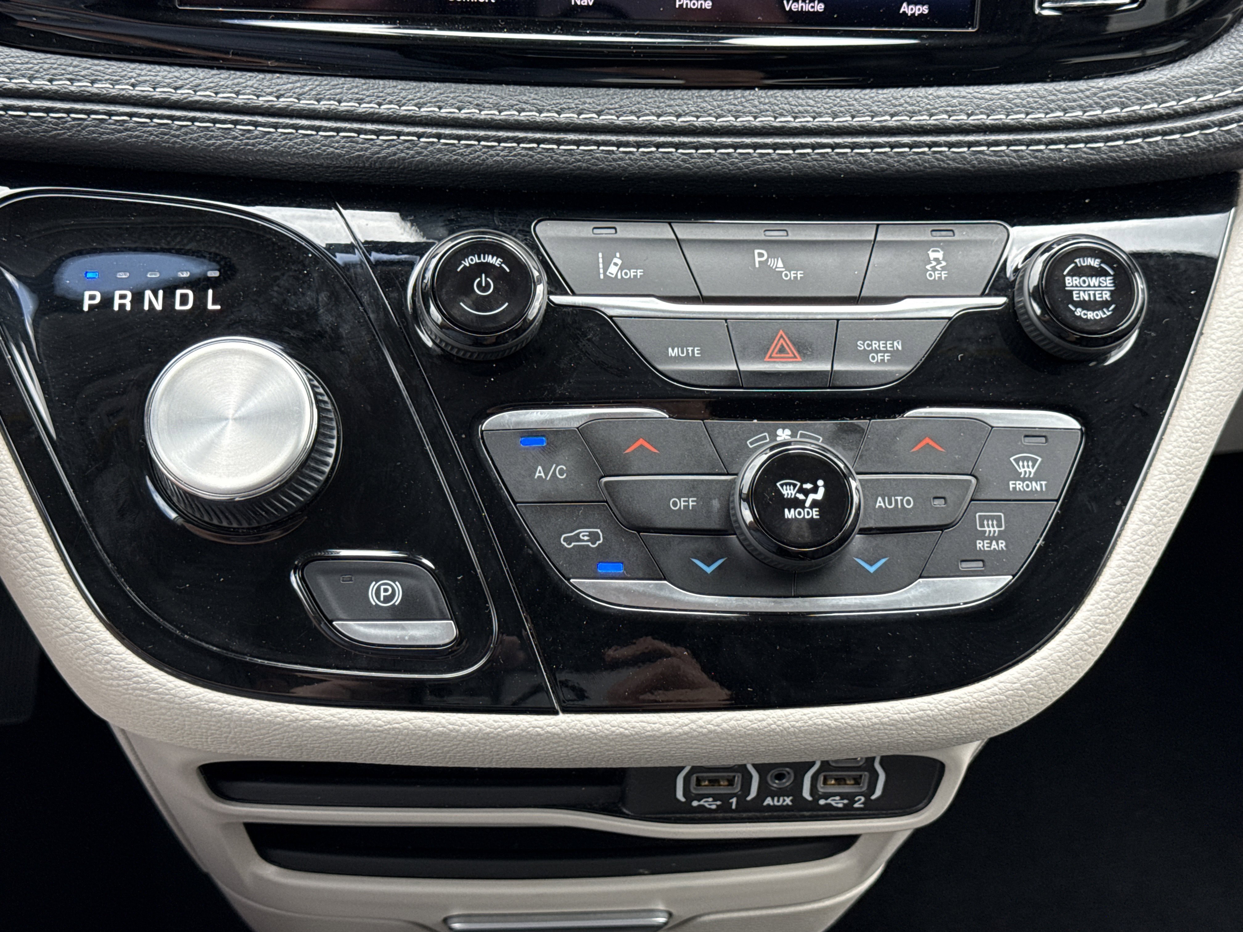 Used 2024 Chrysler Pacifica Select image 22