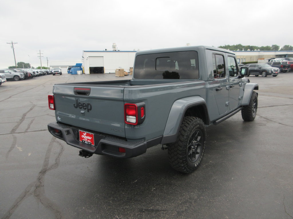 Used 2025 Jeep Gladiator Overland AWD/4WD image 7