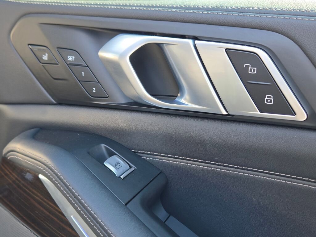 Used 2024 BMW X7 M60i w/ Executive Package image 15
