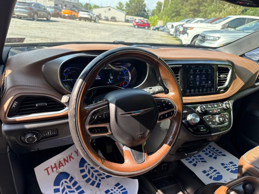 Used 2020 Chrysler Pacifica Limited w/ Advanced Safetytec Group FWD image 13