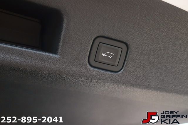 Used 2026 Chevrolet Traverse LT w/ Sun and Wheel Package FWD image 17