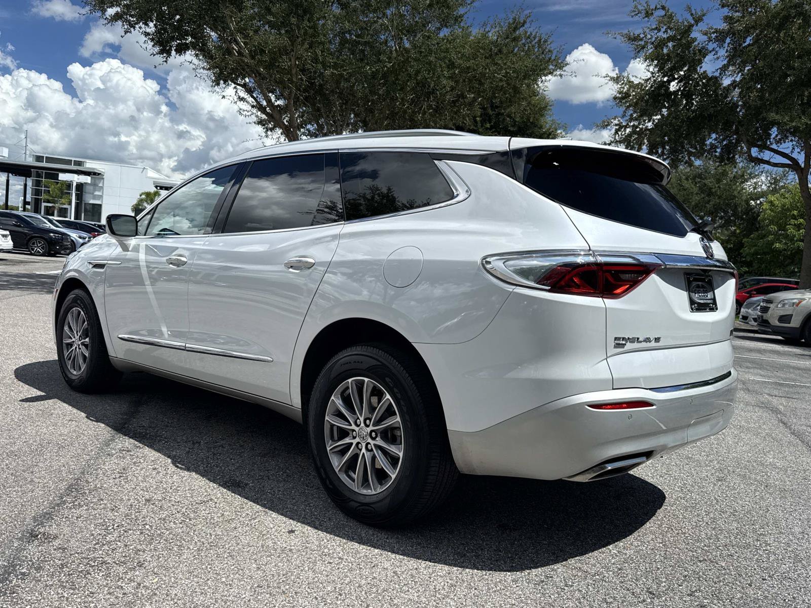 Used 2023 Buick Enclave Essence AWD/4WD image 5