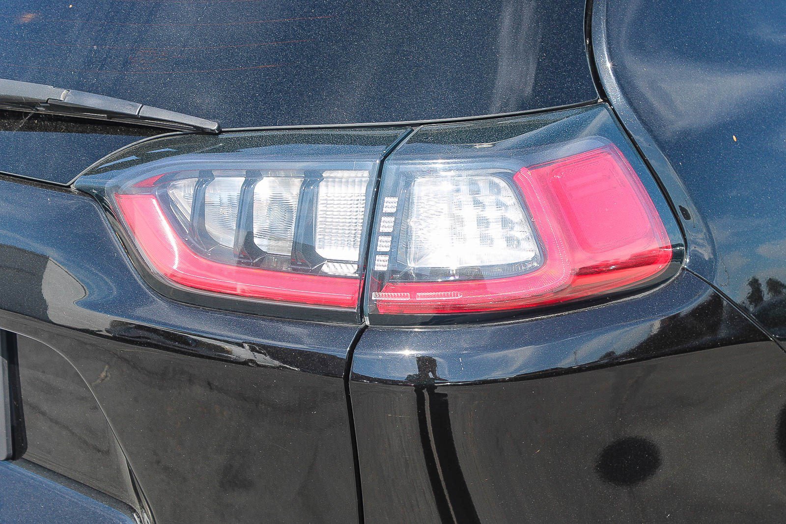 Used 2021 Jeep Cherokee Latitude Plus image 10