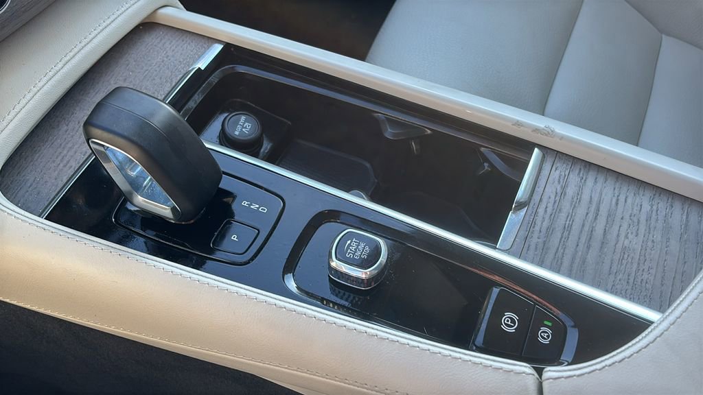 Used 2023 Volvo XC90 B6 Plus image 21