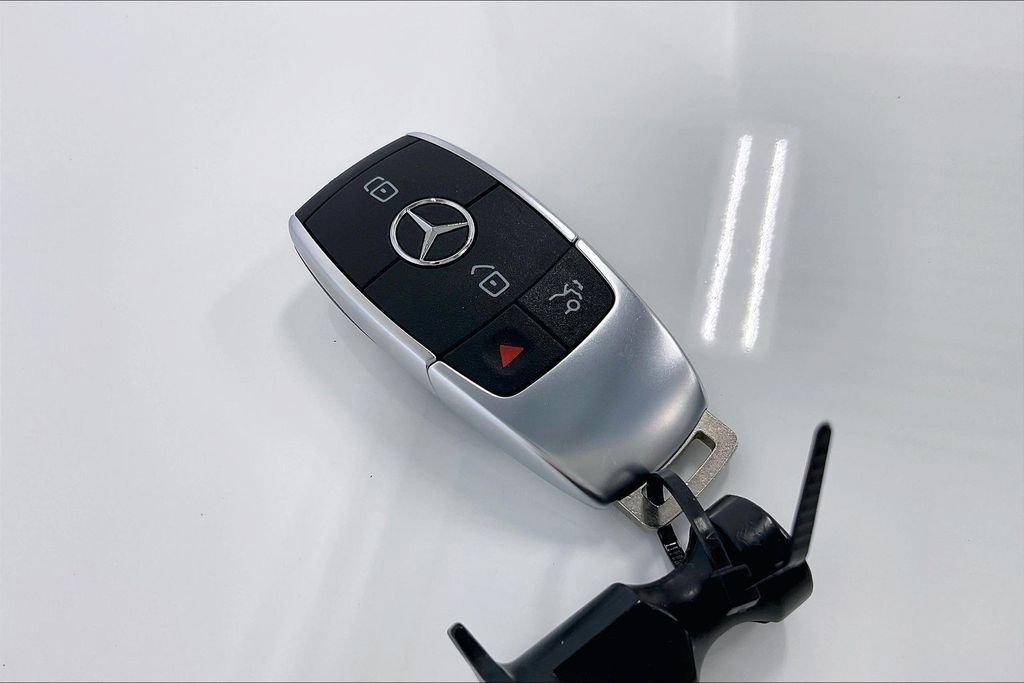 Used 2026 Mercedes-Benz GLB 250 image 13