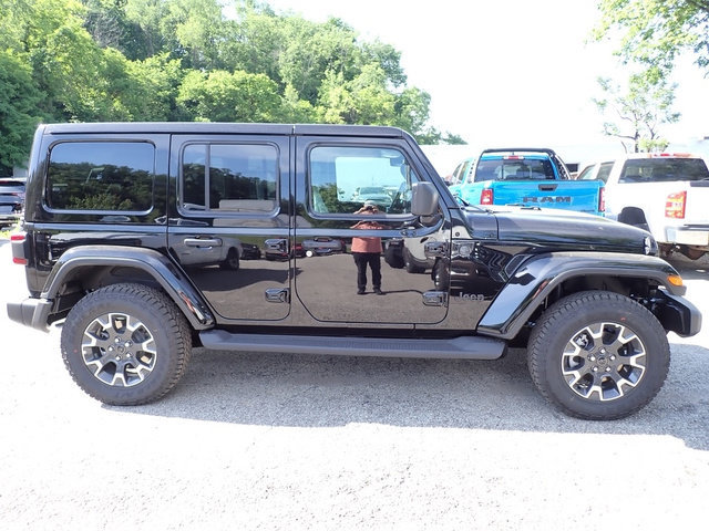 New 2026 Jeep Wrangler Unlimited Sahara w/ Safety Group AWD/4WD image 9
