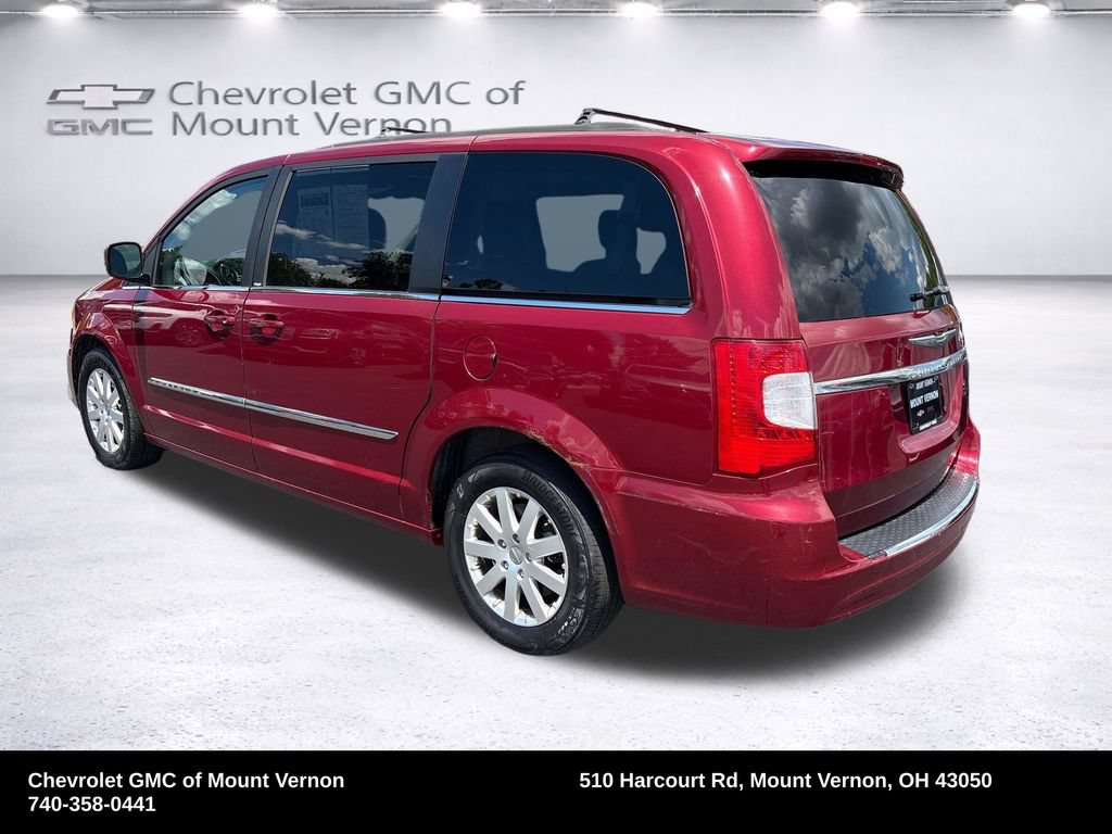 Used 2013 Chrysler Town & Country Touring FWD image 3