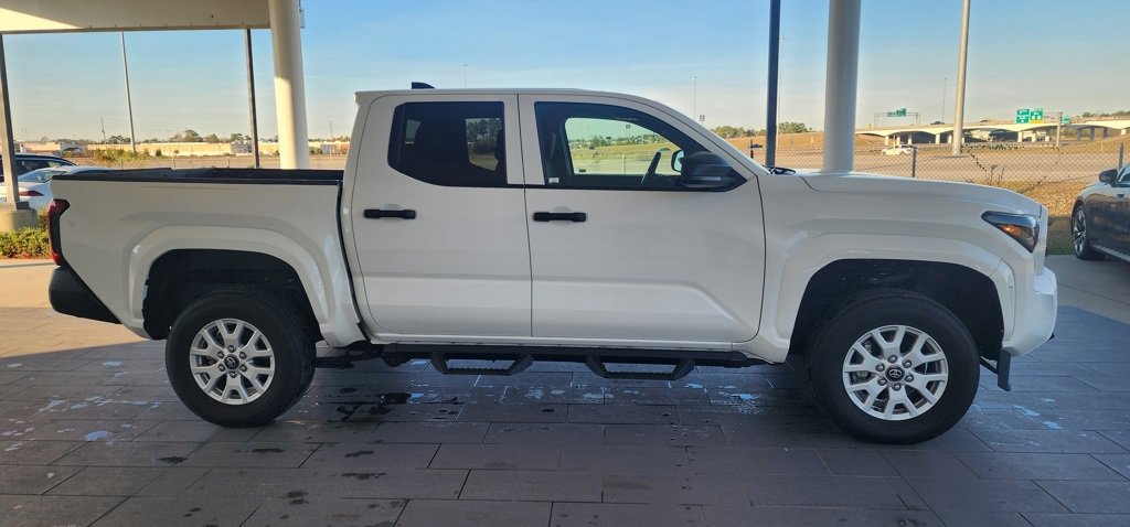 Used 2024 Toyota Tacoma SR image 5