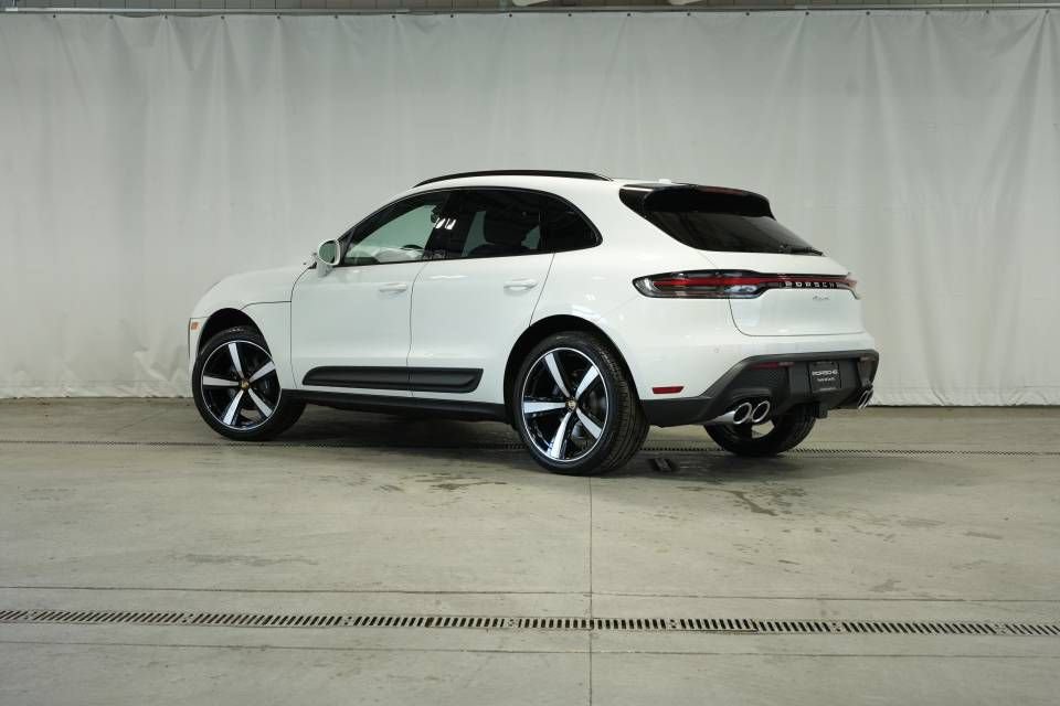Certified 2026 Porsche Macan AWD/4WD image 3