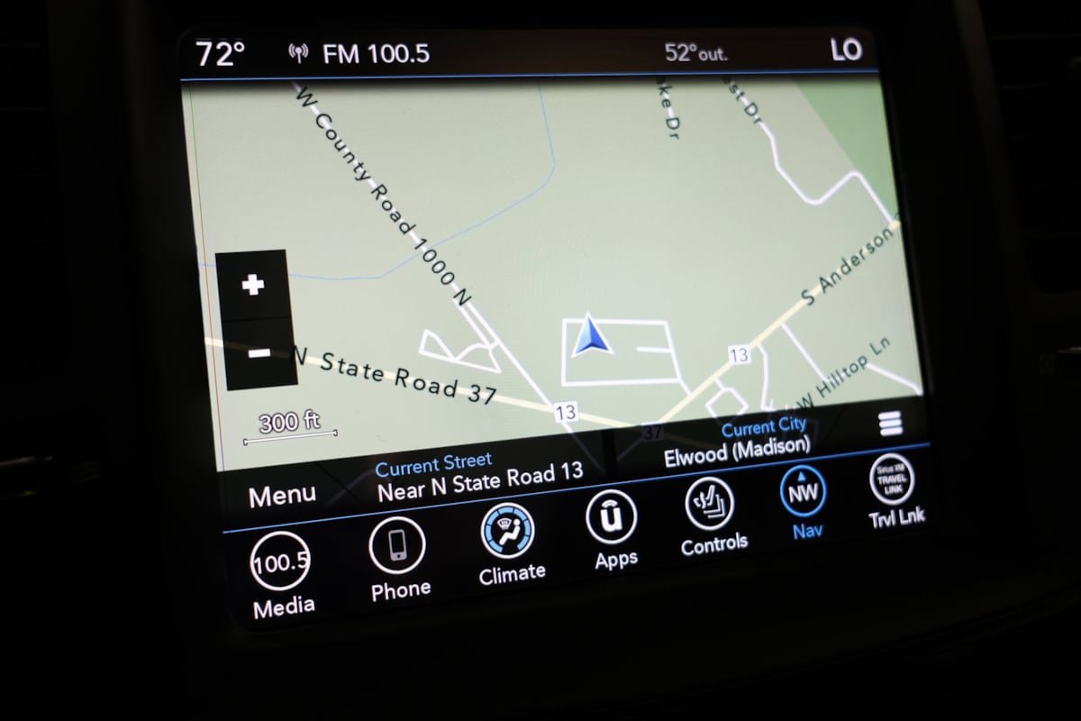 Used 2023 Chrysler 300 C RWD image 8