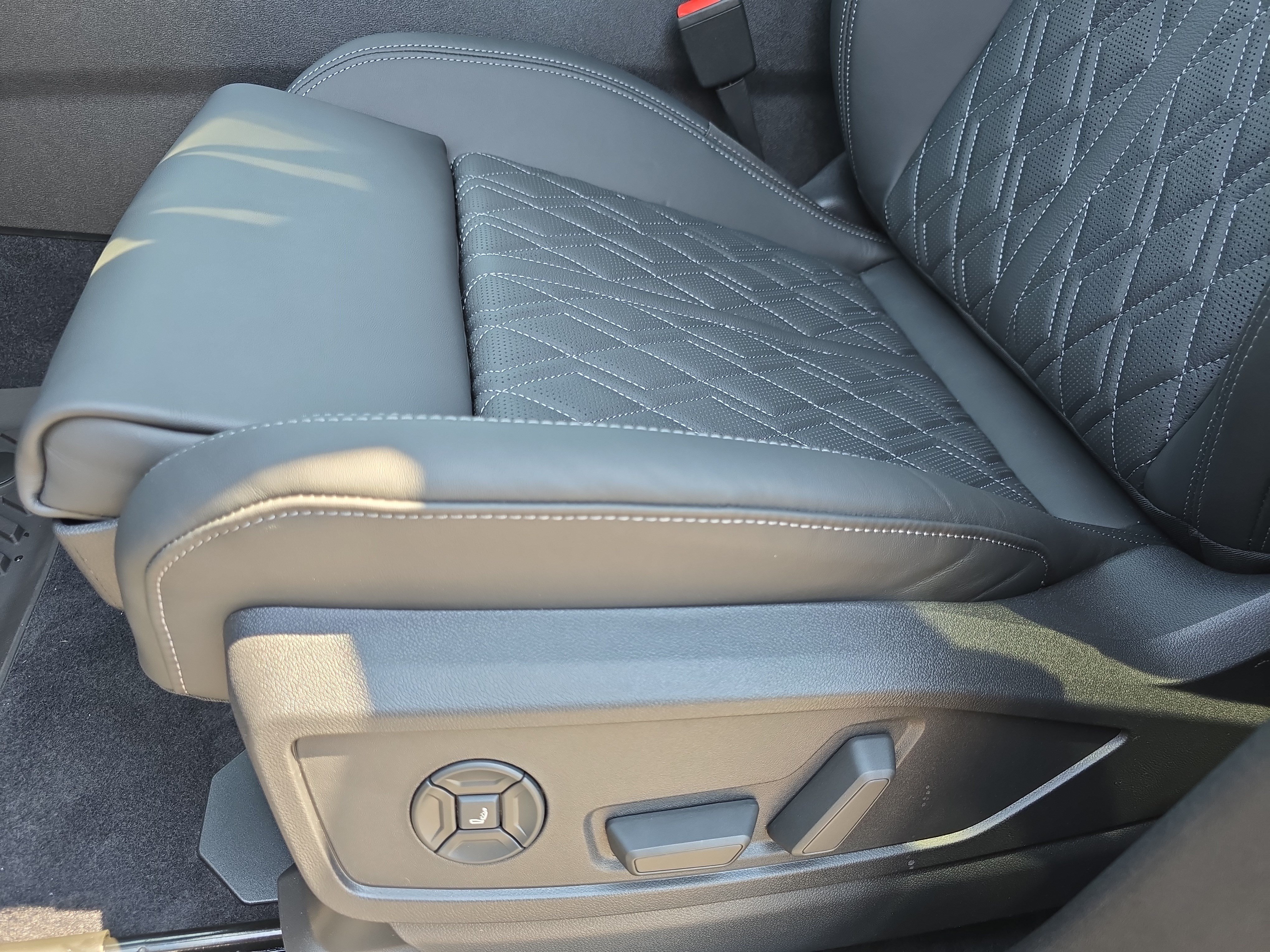 New 2026 Audi SQ5 Prestige AWD/4WD image 26
