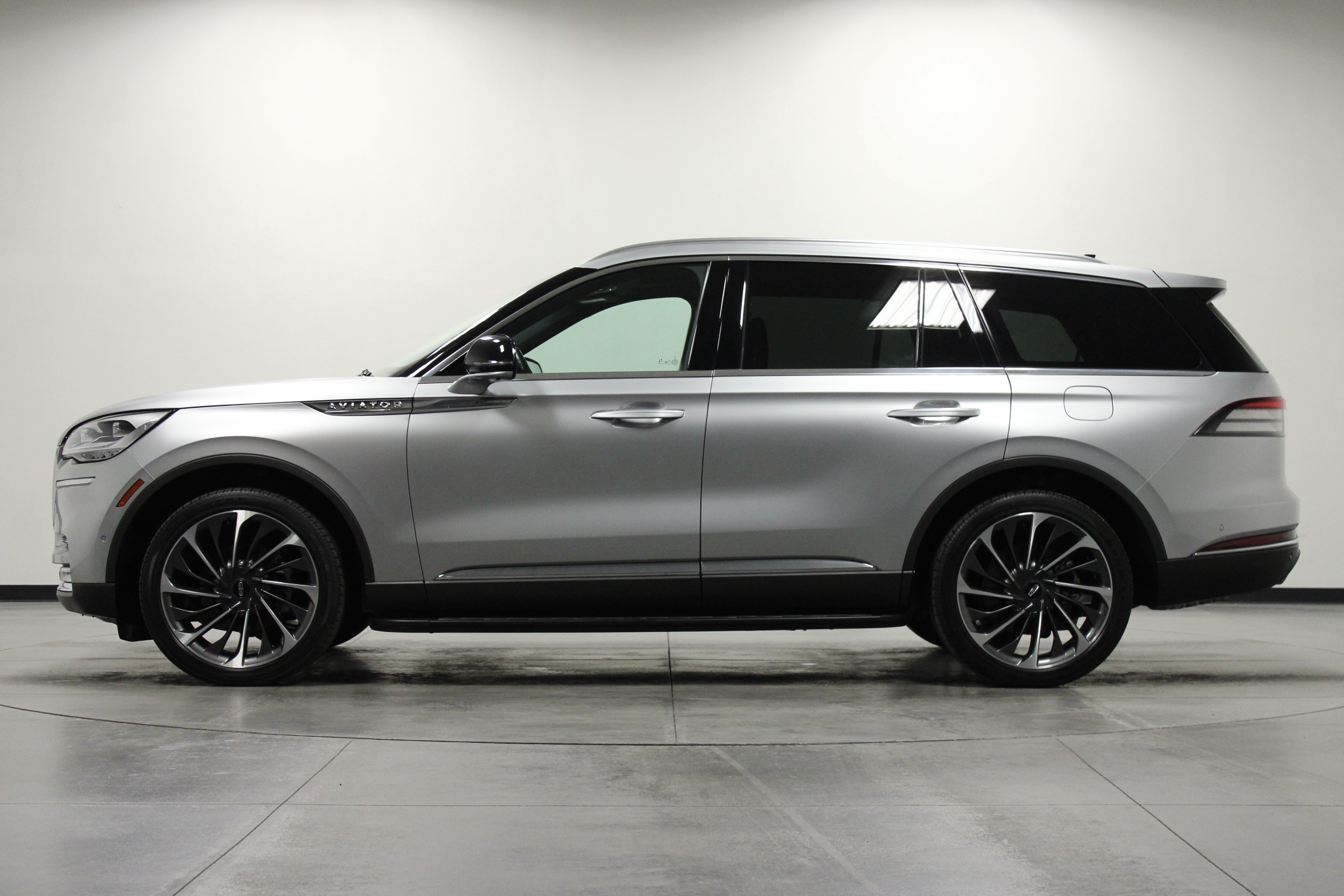 Used 2022 Lincoln Aviator Reserve w/ Equipment Group 201A AWD/4WD image 7