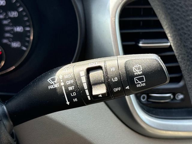 Used 2020 Kia Sorento LX FWD image 25