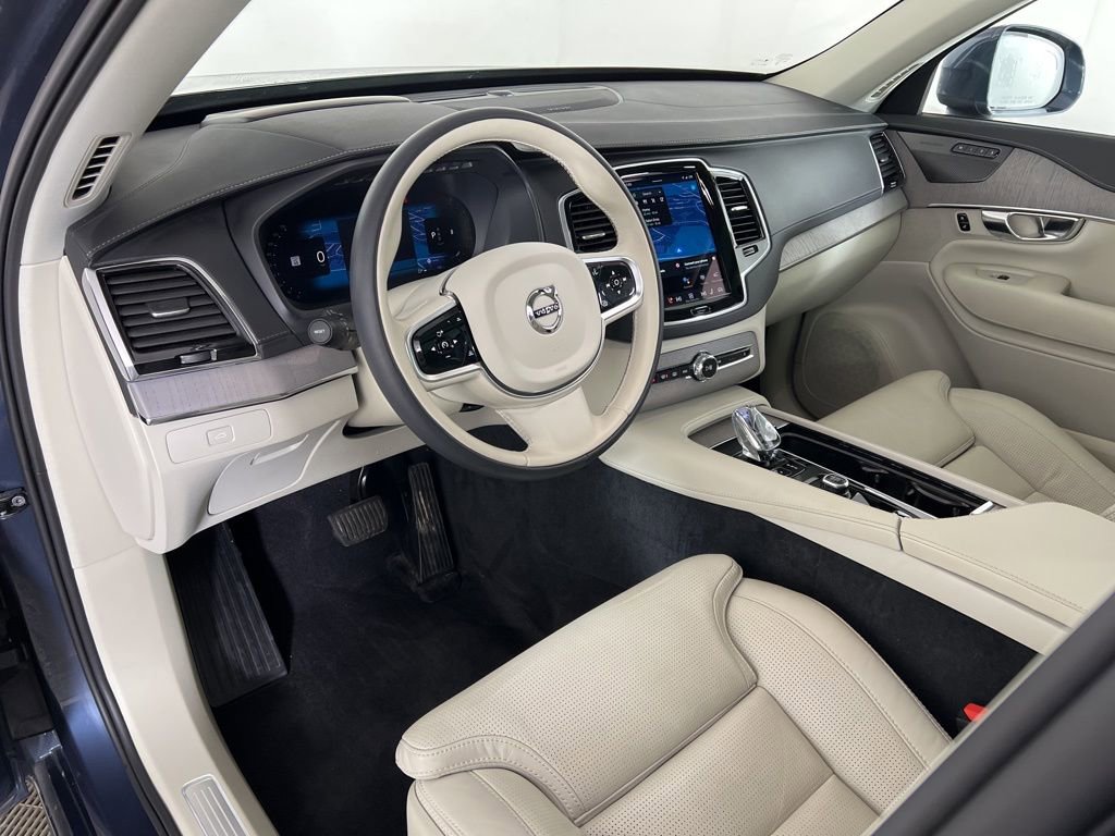 Used 2025 Volvo XC90 B6 Ultra w/ Protection Package image 2