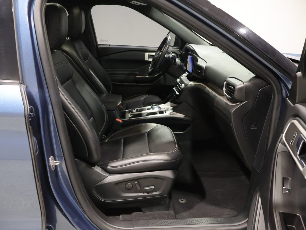 Used 2020 Ford Explorer XLT w/ Equipment Group 202A AWD/4WD image 27