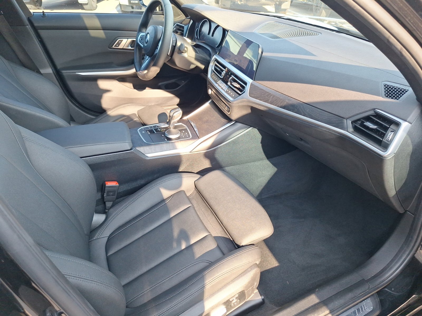Used 2020 BMW 330i Sedan w/ M Sport Package RWD image 32