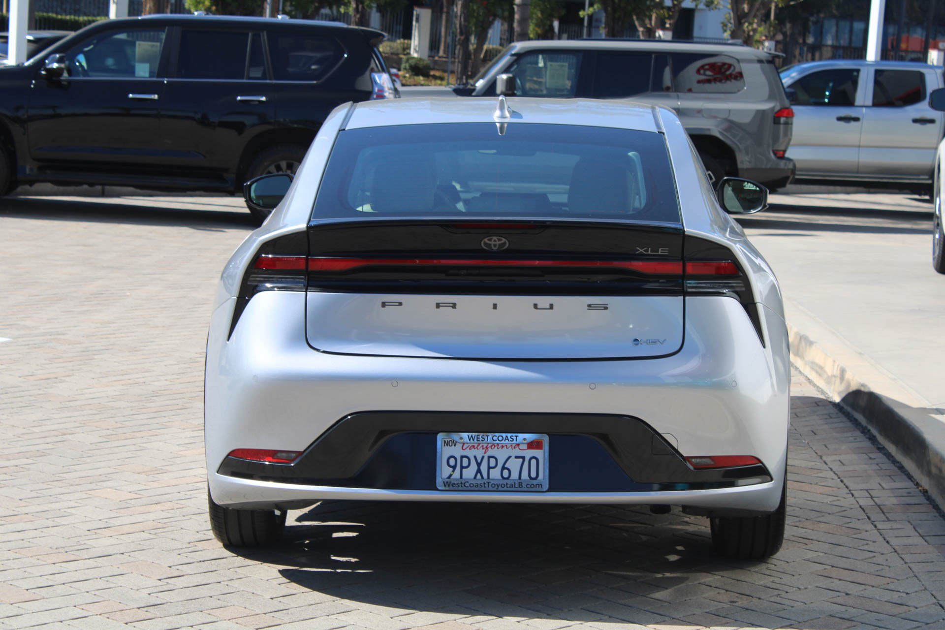 Certified 2024 Toyota Prius XLE FWD image 8