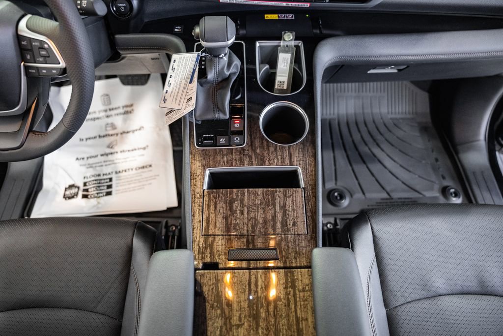New 2026 Toyota Sienna Platinum image 27