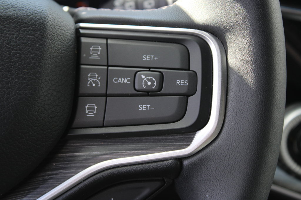 Used 2023 Jeep Wagoneer Series III w/ Premium Group I AWD/4WD image 31
