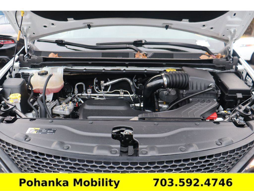 Used 2020 Chrysler Voyager L image 38
