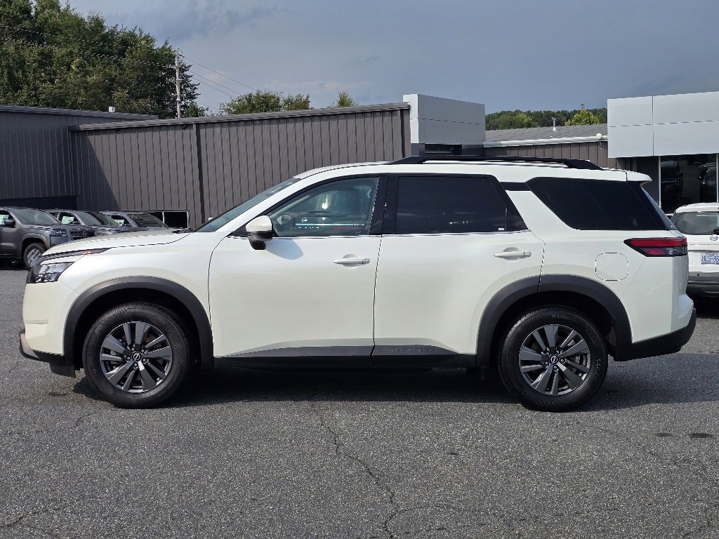 Used 2024 Nissan Pathfinder SV image 23