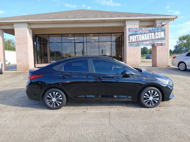 Used 2022 Hyundai Accent SE image 2