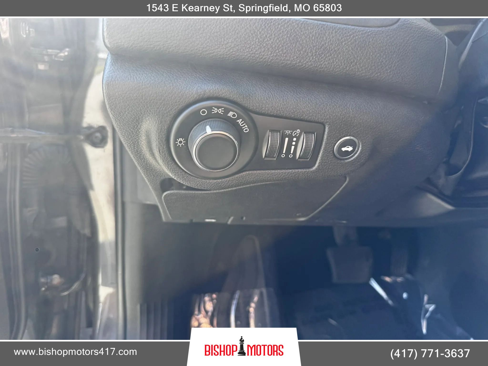 Used 2015 Chrysler 200 Limited w/ Convenience Group FWD image 18