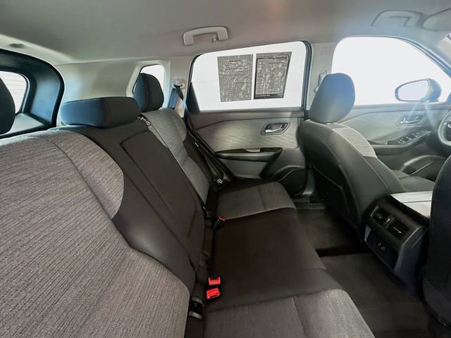 Used 2021 Nissan Rogue SV image 26