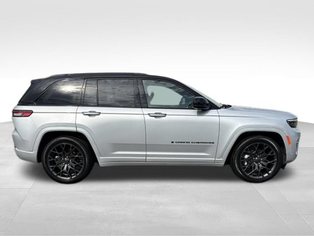 Used 2025 Jeep Grand Cherokee Summit AWD/4WD image 21